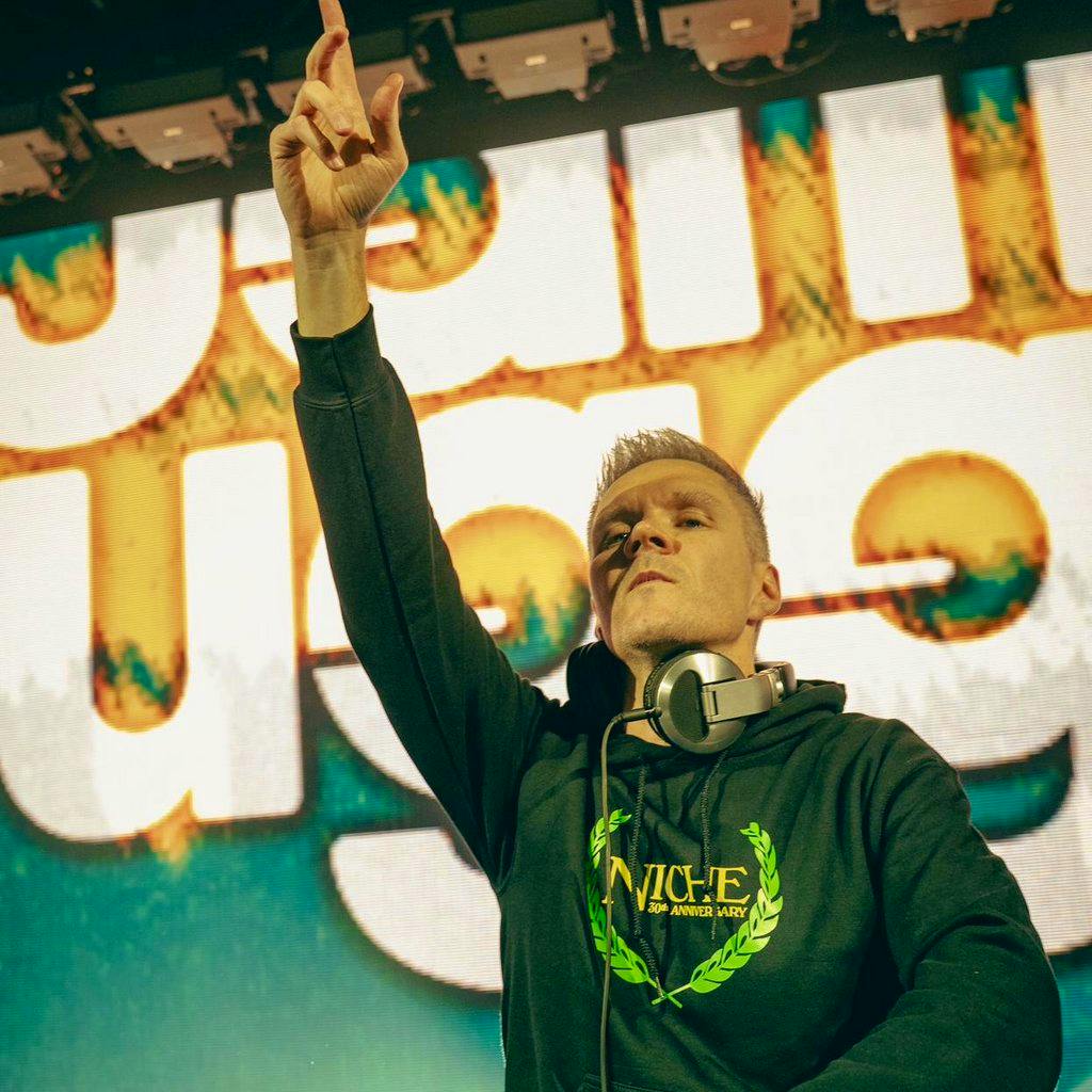 Jamie Duggan VINYL CLASSICS ONLY DAYTIME PARTY! at FORGE