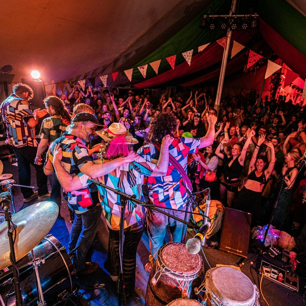 HOT TROPICAL FIESTA El Retorno de Los Chichanos The Argyle And