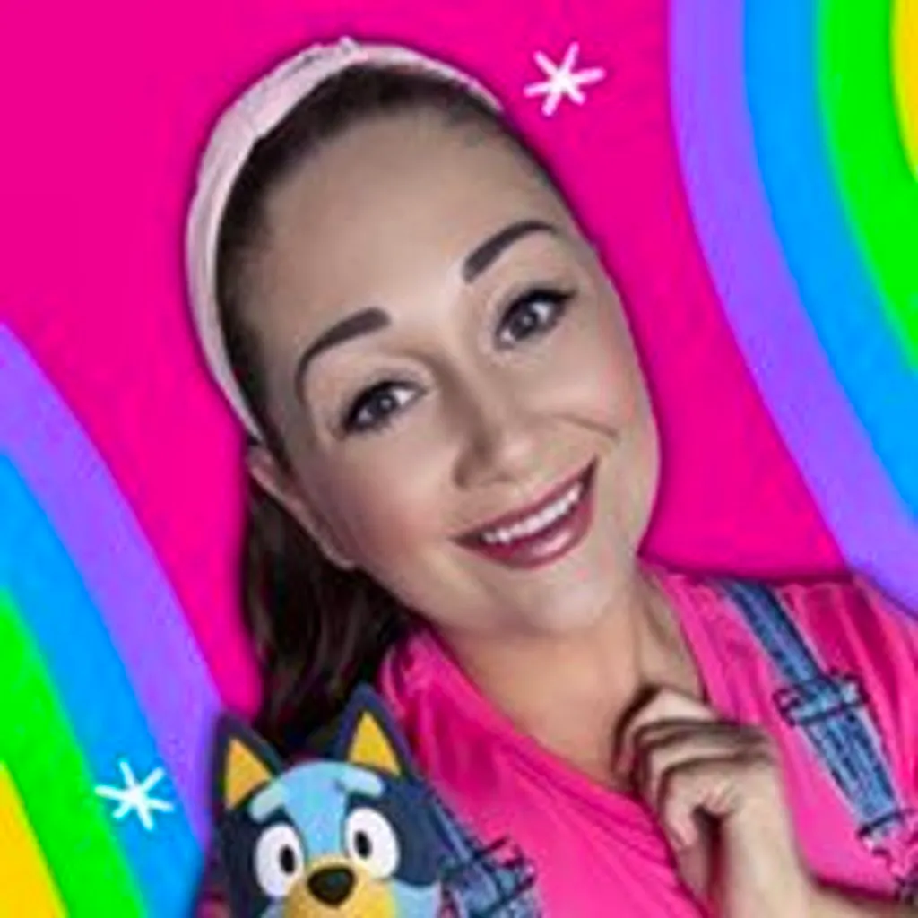 Miss Rachel Tribute & Bluey Mascot at 30's And Avenue