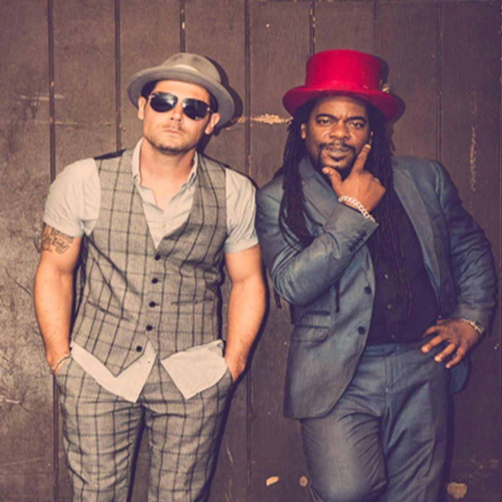 Tyber & Pete from The Dualers at Land Rover Sports And Social Club