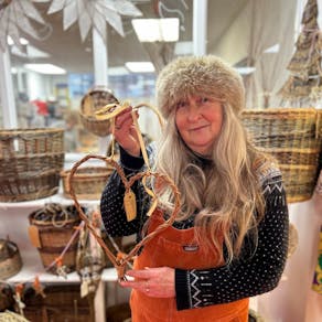 Weave a Willow Heart with Helen Lomberg