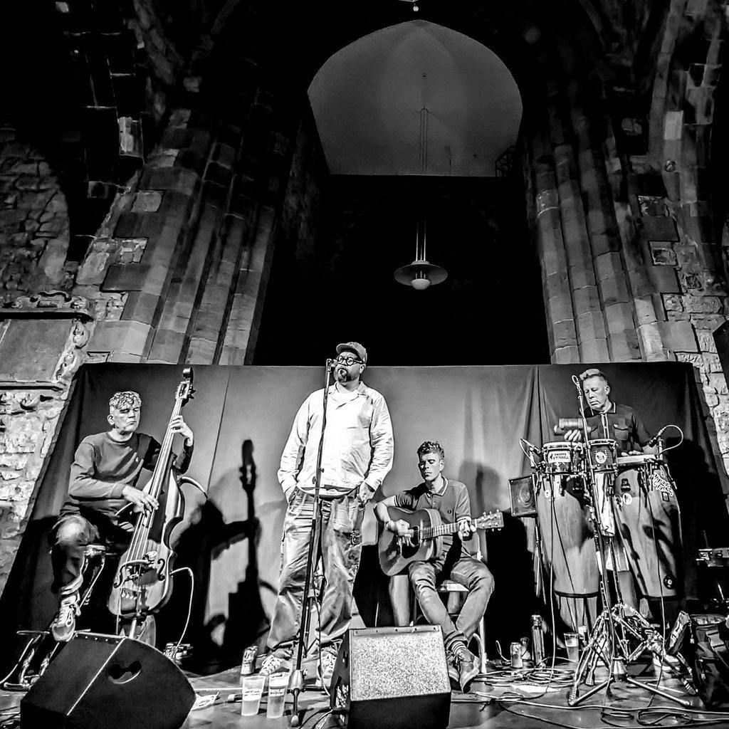 Smoove & Turrell - Acoustic Set at Comet Social