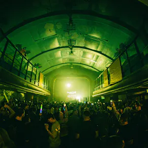raveCAVE - Enter The Rave
