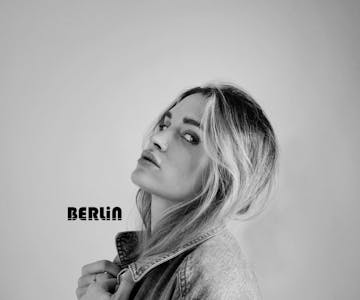 Berlin presents Stefanie Raschke (Stil Vor Talent)