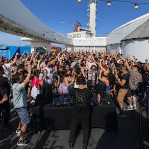SPECIAL GUEST x TWO2TWO - Open air rooftop