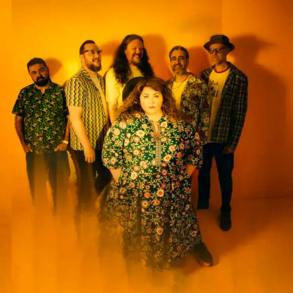 Ríoghnach connolly & honeyfeet at Whelans Dublin