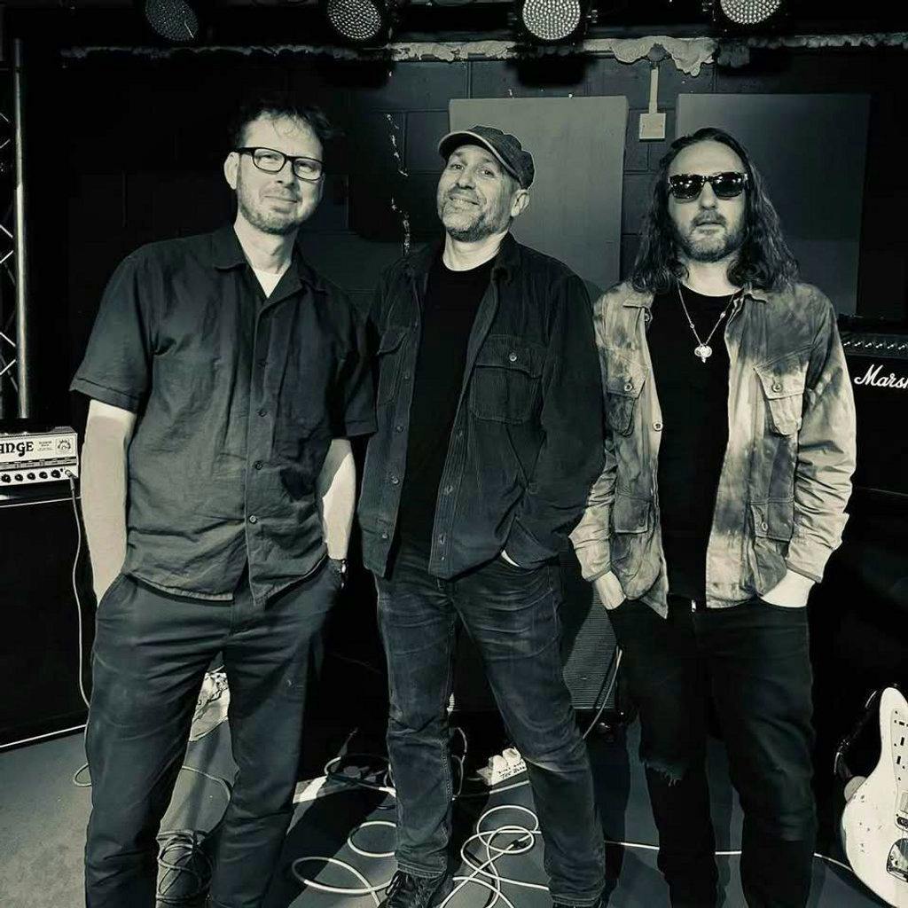 Crest Studios present MUTE TV, ERRANDS, FUTURE PLAN at The Bell Inn Bath