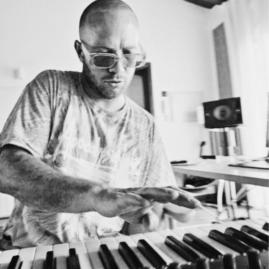 Doodle Presents Laurence Guy at The Golden Lion Todmorden