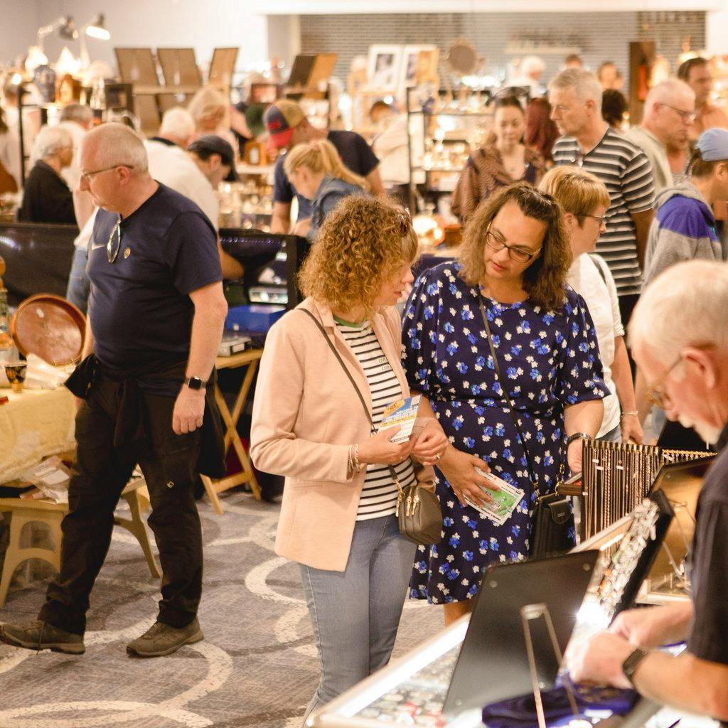 Lingfield Racecourse Antiques and Vintage Fair at Lingfield Racecourse