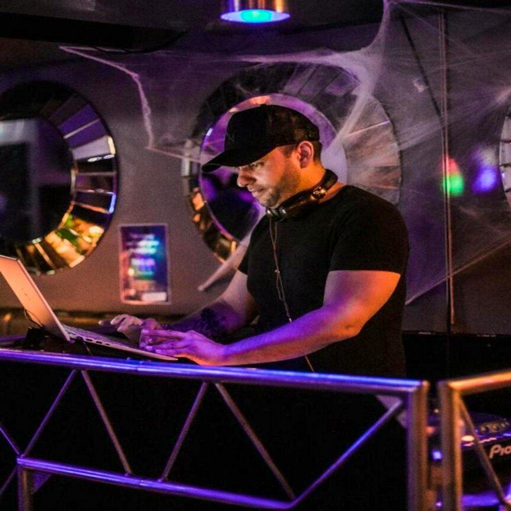 Carwash Bottomless Disco Brunch at Core Bar