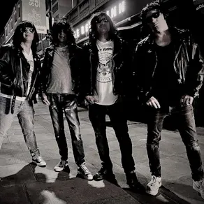 I WANNA BE SEDATED - Ramones Tribute V Julies Dead (originals)