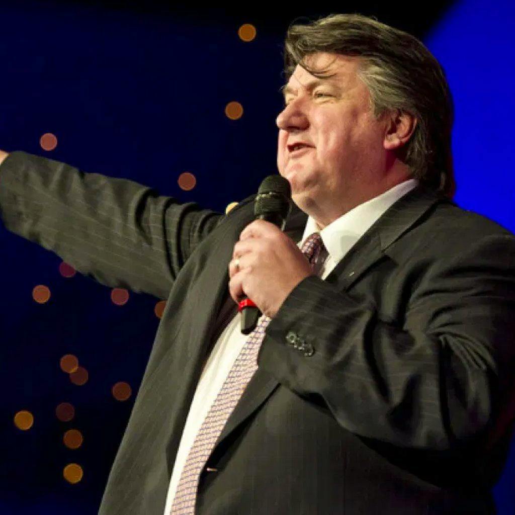 CLOSEUP COMEDY at Herbert's Yard with Bob Mills and more! at Herberts Yard