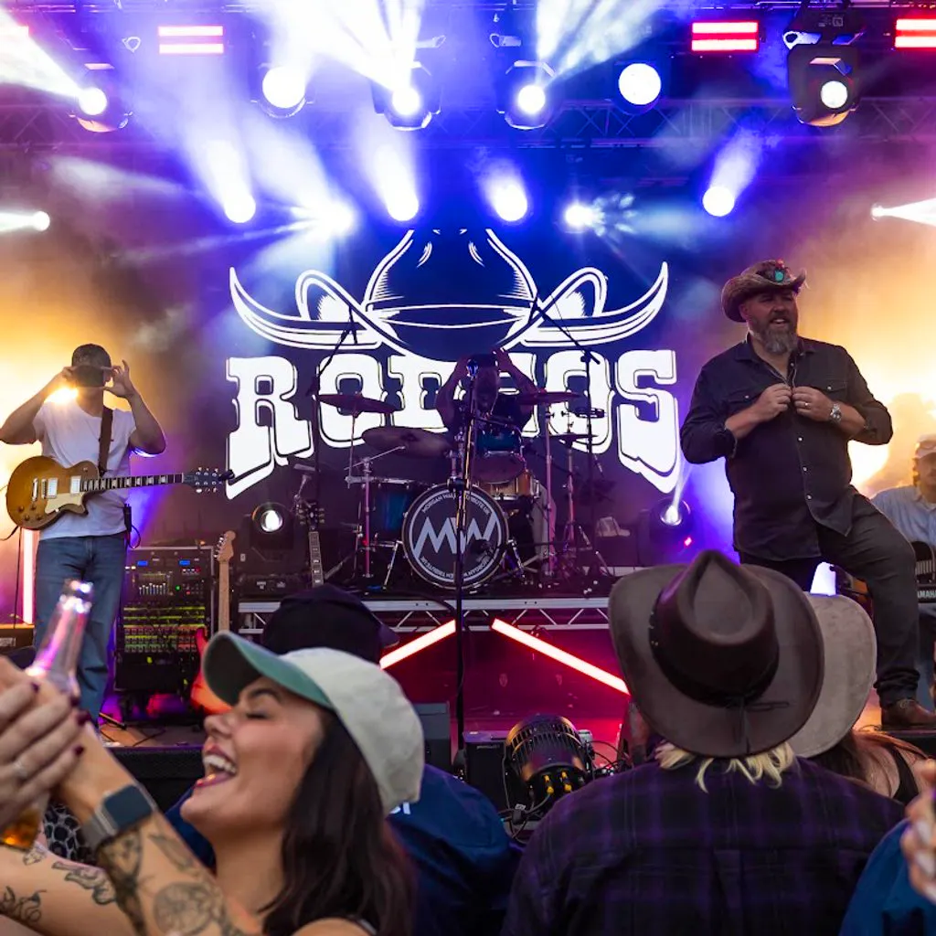 Rodeos Christmas Country Market with Chris Stapleton at Rodeos Bbq