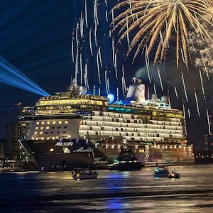 New Year's Eve cruise party