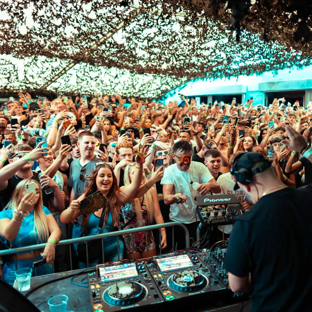 Terrace Party: Locklead, Cam Stockman, Bullet Tooth + more at Mint Warehouse