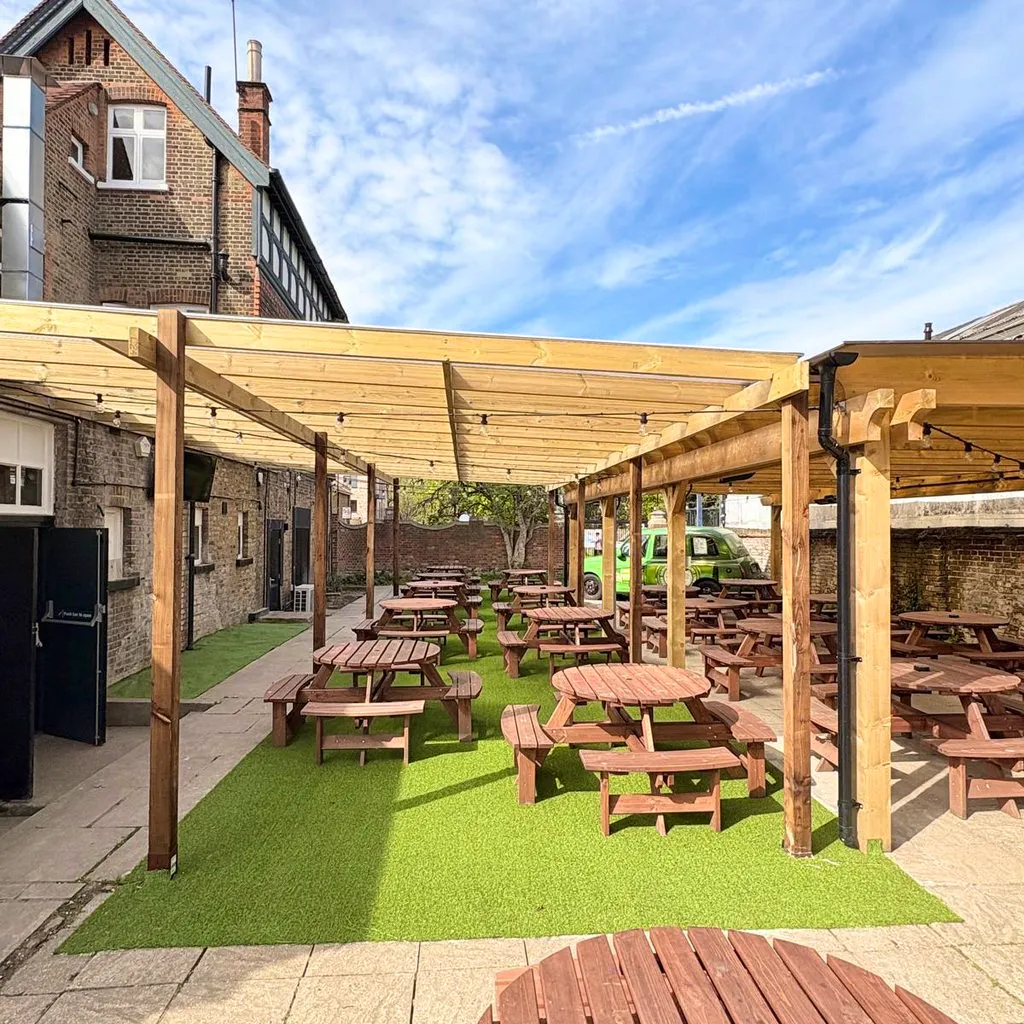 The Elmhurst free bank holiday 'Garden Party' at The Elmhurst