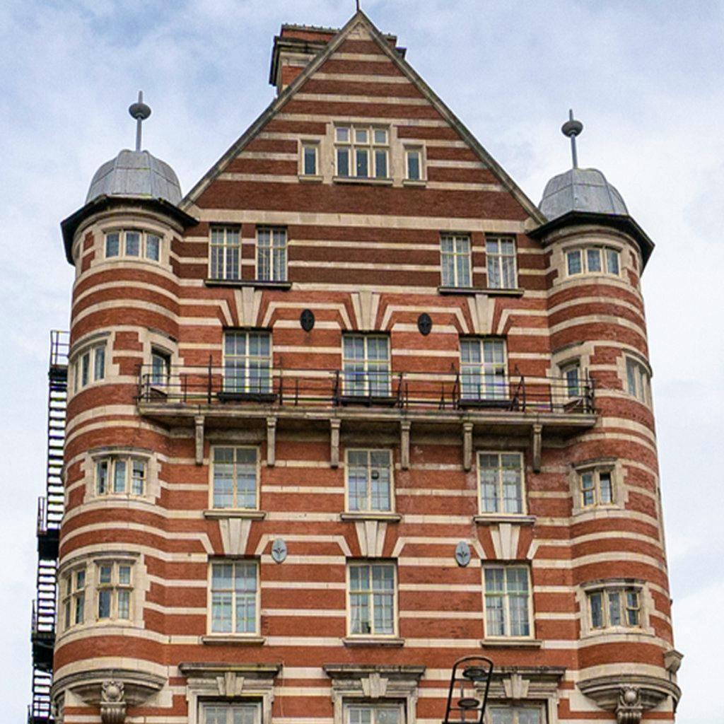 White Star Line Historic Tour at White Star Line Hotel