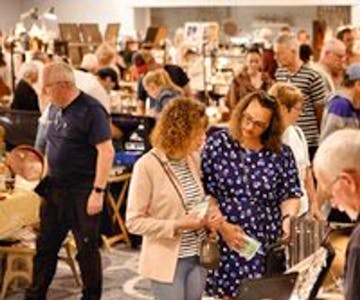 Lingfield Racecourse Antiques and Vintage Fair
