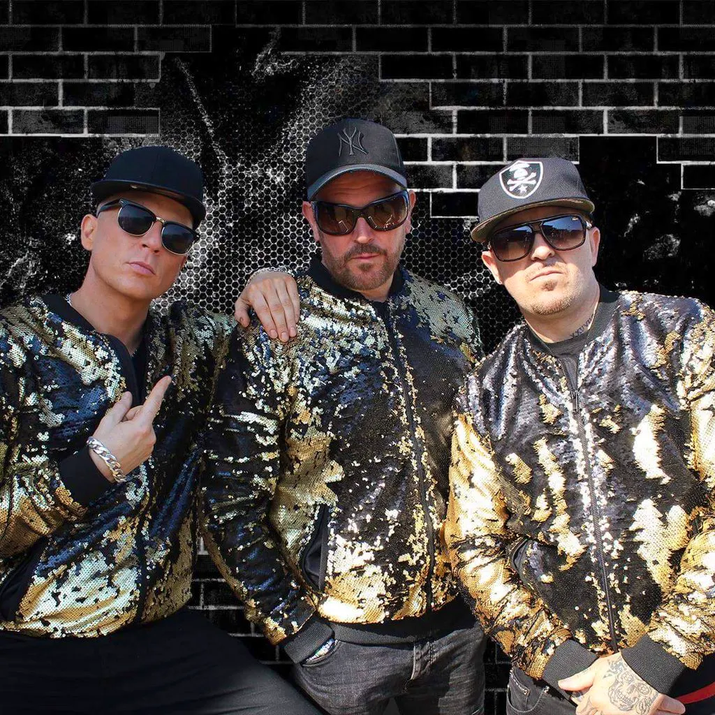 East 17 at Central Pier Showbar   Blackpool