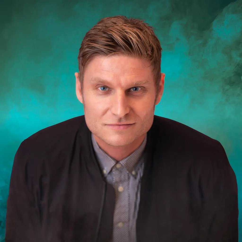 CLOSEUP COMEDY in Cheltenham with Scott Bennett and more! at Parabola Arts Centre