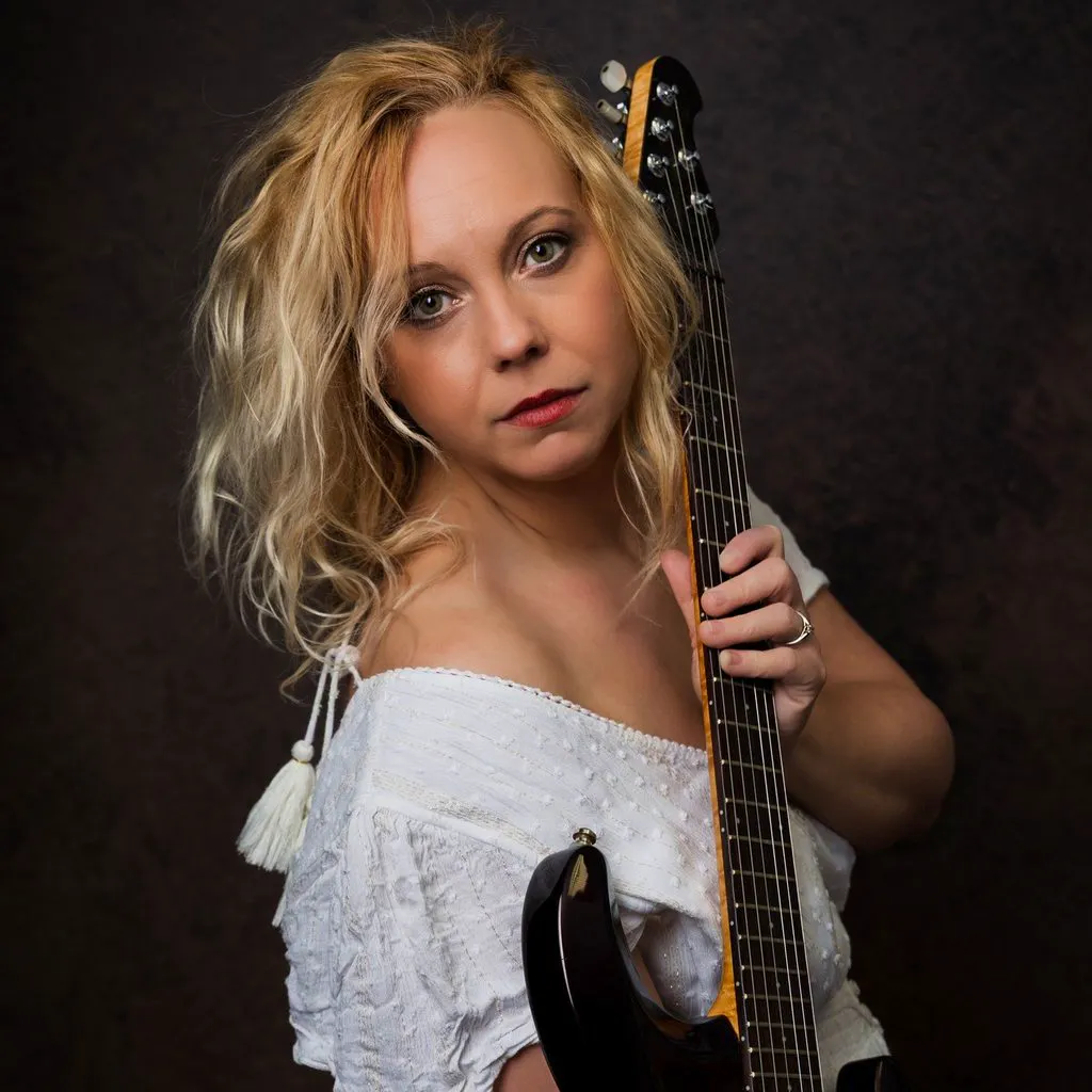 Chantel McGregor at The Flowerpot