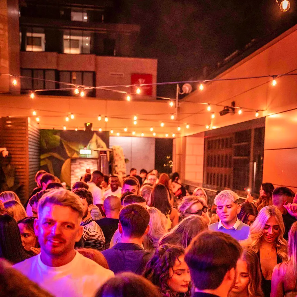Groove Bank Holiday Sunday at Zenn Rooftop Bar And Restaurant