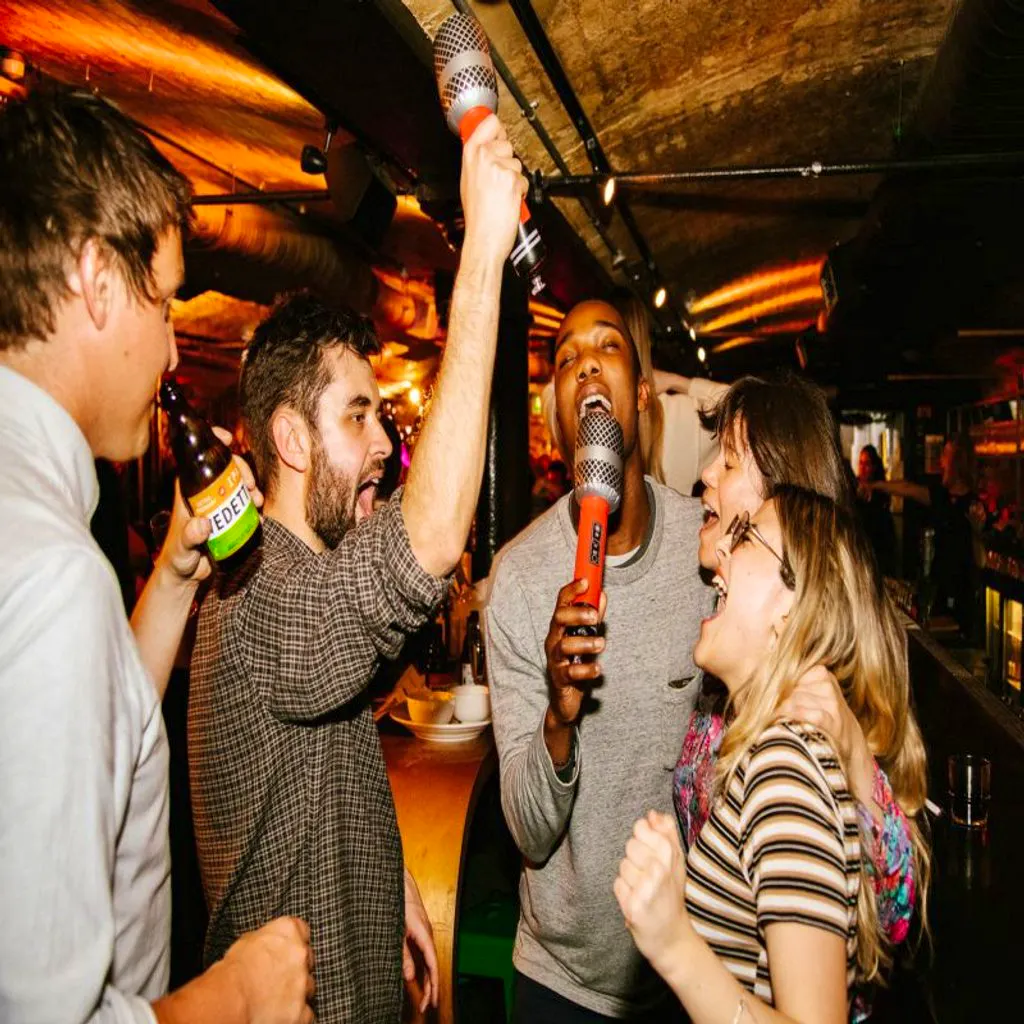 Sounds Familiar Music Quiz at Horizon Nightclub.