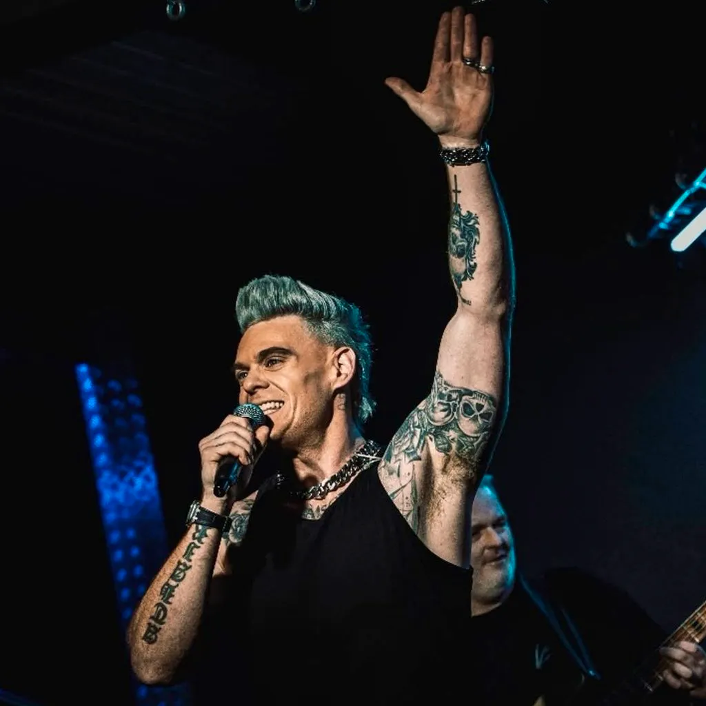 Robbie Williams Performed LIVE in Liverpool at Camp And Furnace