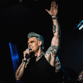 Robbie Williams Performed LIVE in Liverpool
