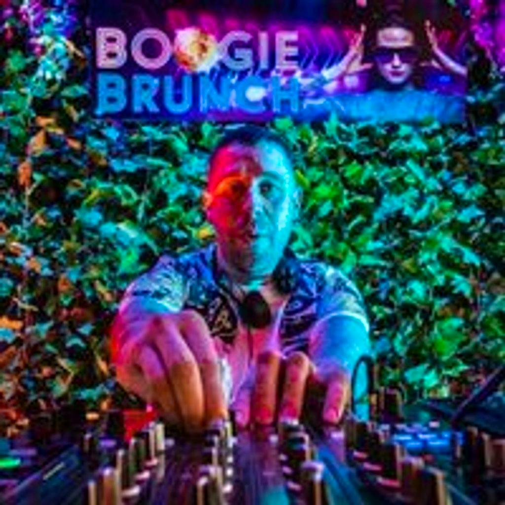 Boogie Brunch - Christmas Classics at Radisson Red