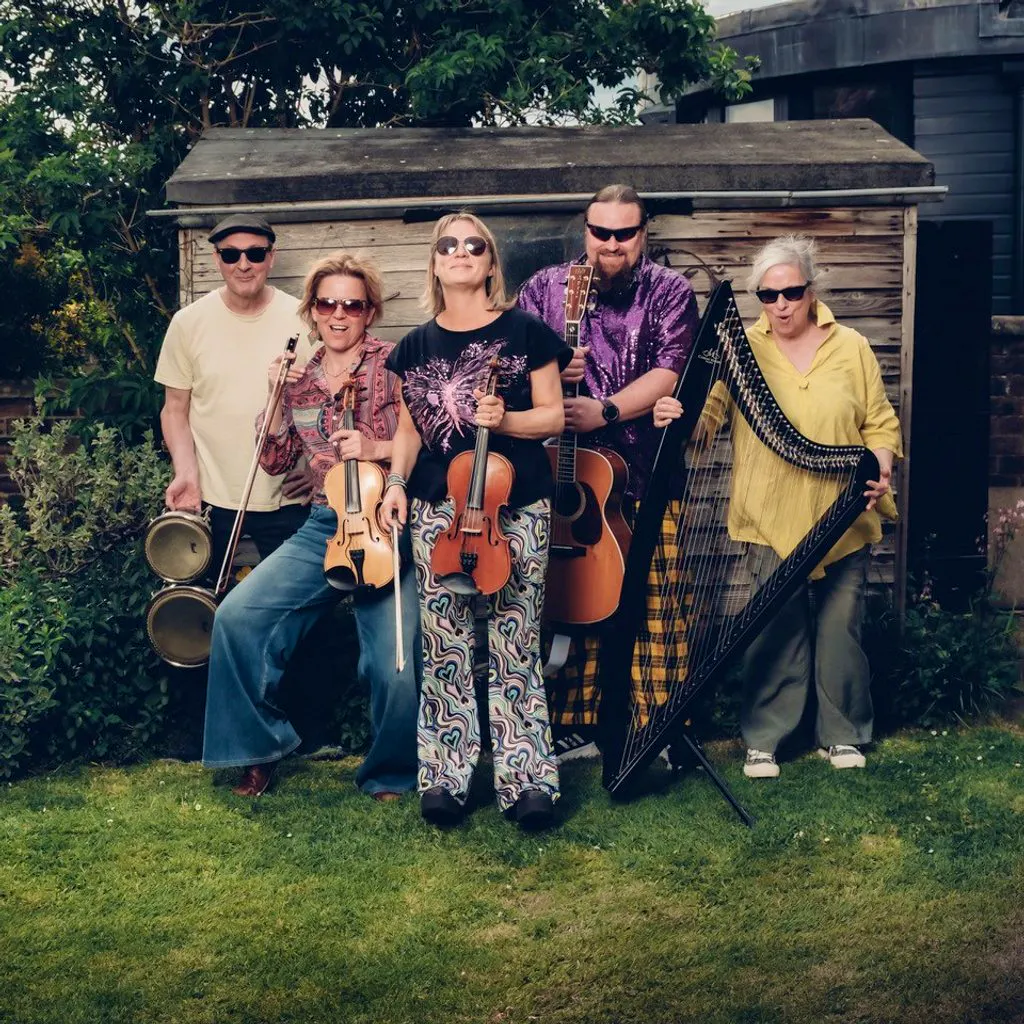 Upstairs Presents - The Poozies at Upstairs Inverness