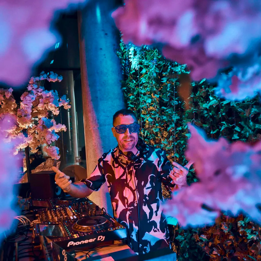 June Boogie Brunch at Radisson Red