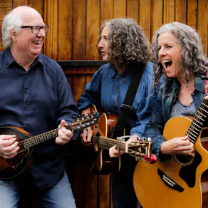 The Hayes Sisters & Clive Gregson - Love At The Five & Dime