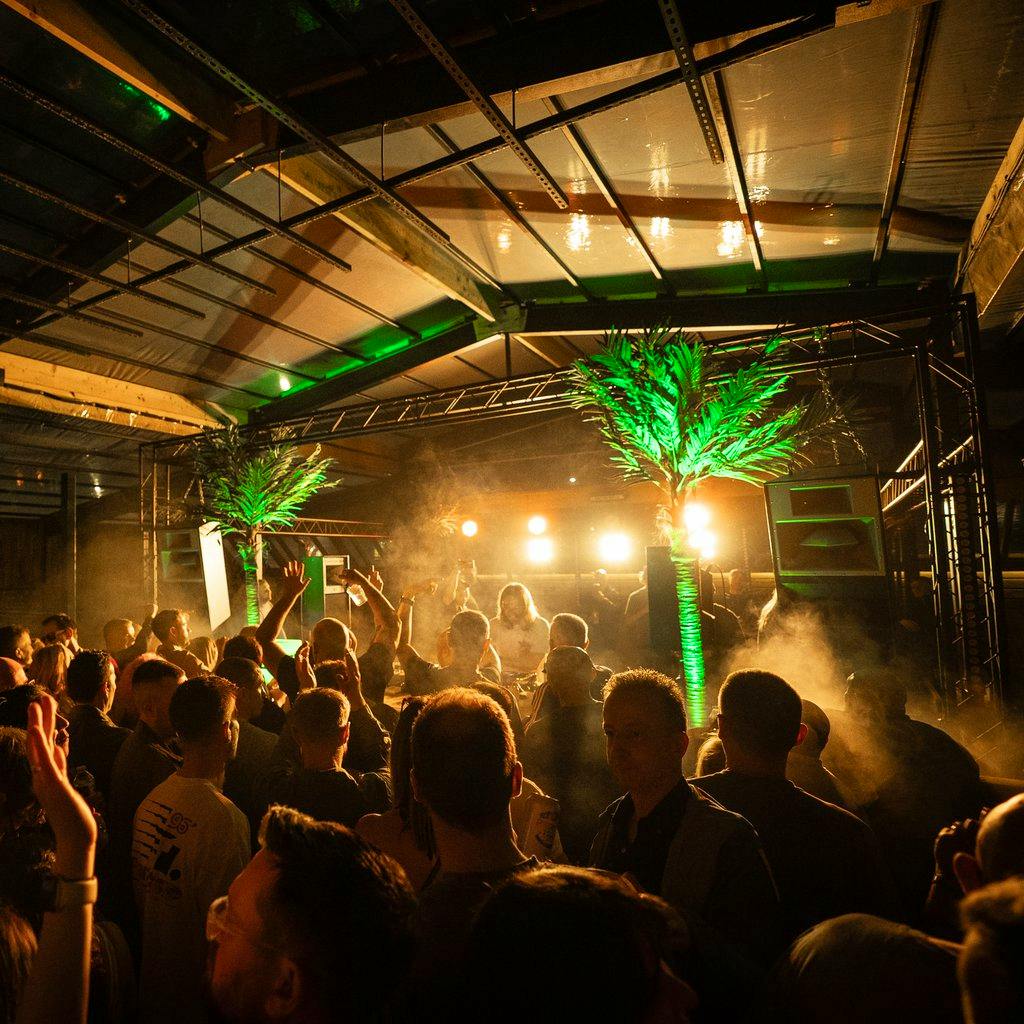 909 x WAV presents - Sasha & more at Wav Garden