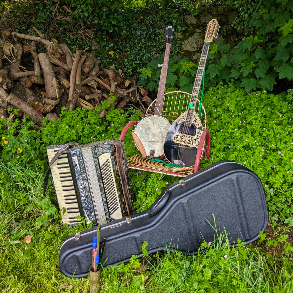 Silver Spear Folk Club at Cooke's Thatch Bar