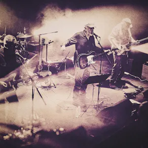 Echoes Of The Bunnymen + support