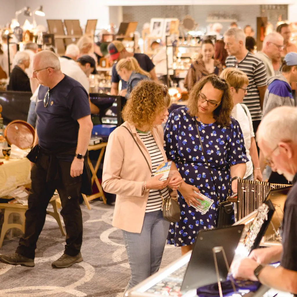 Lingfield Racecourse Antiques and Vintage Fair at Lingfield Racecourse