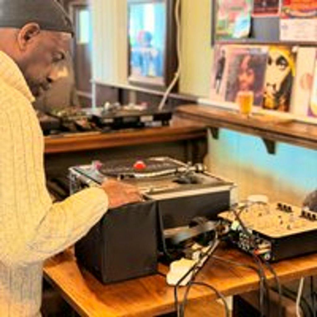 Vinyl Diggers 'Social' at The Elmhurst