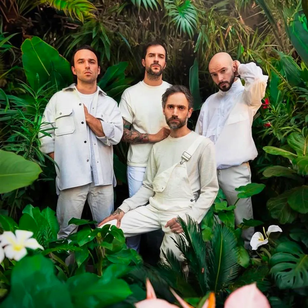 FENCES \\\\ plus Worried Desire Lines & Westheads at Lions Den