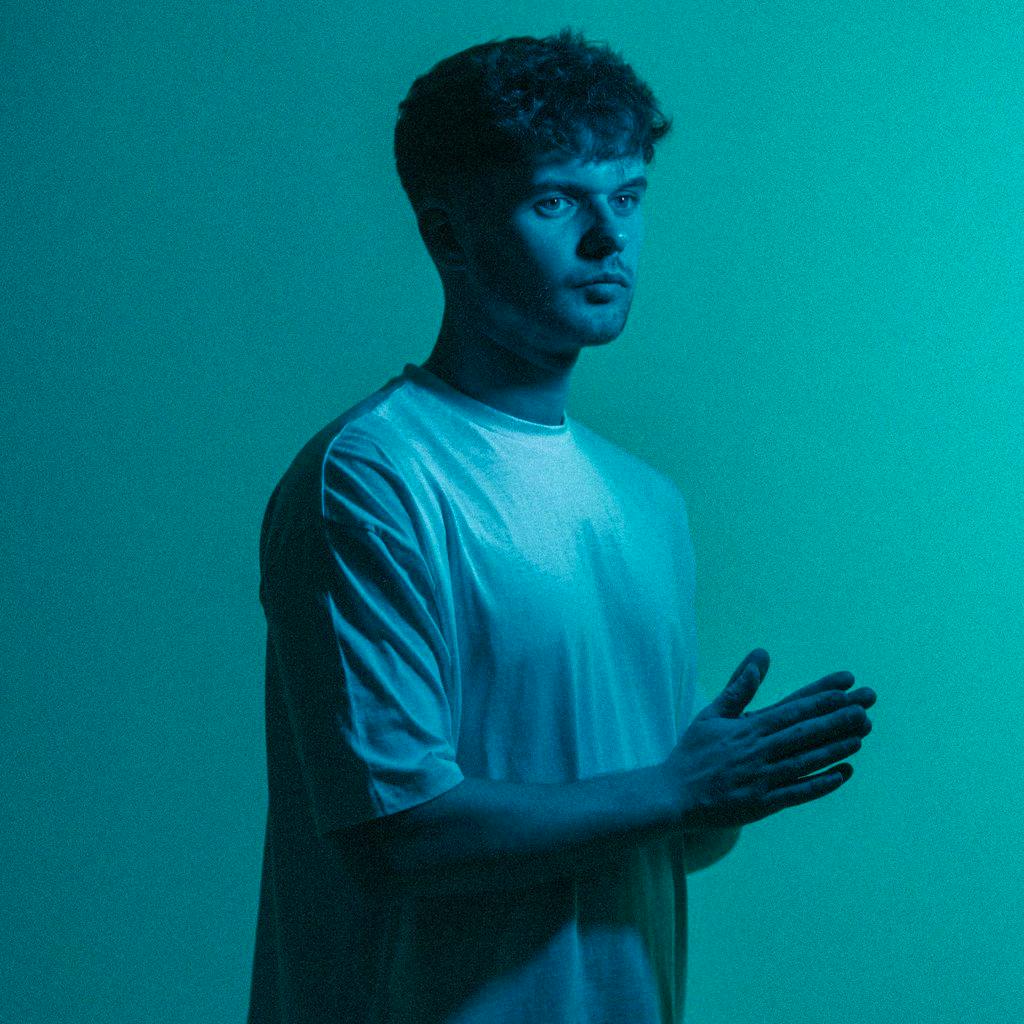 DELIRIUM w/ LOUIS MILLNE at Distrikt