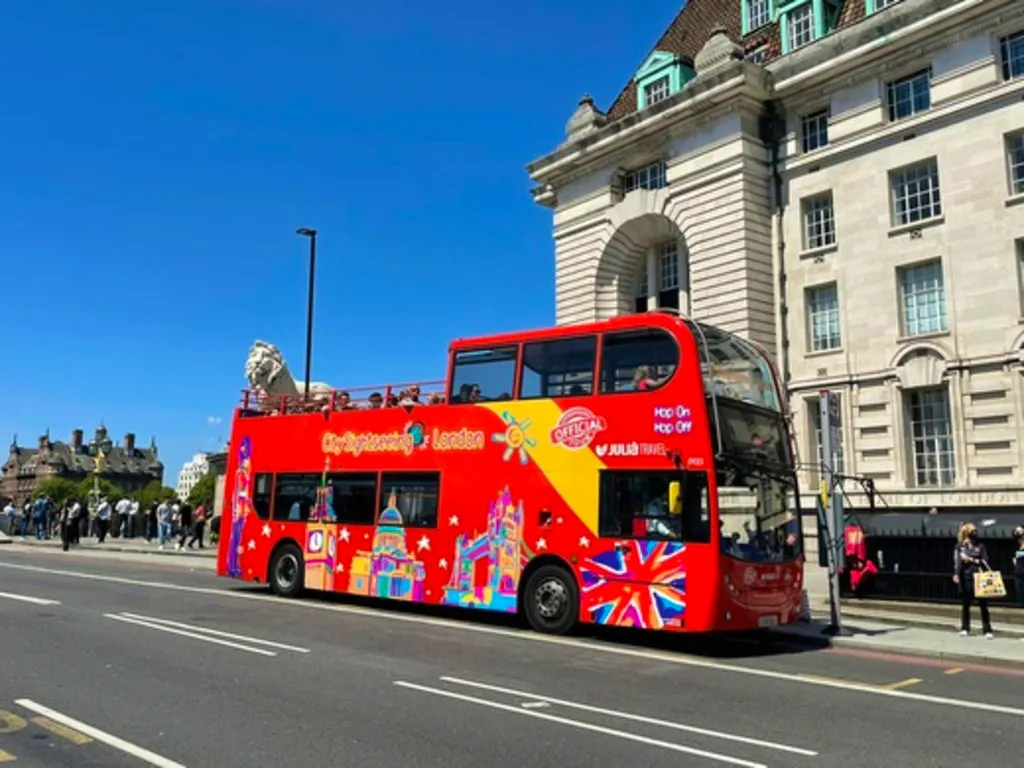 Hop-on Hop-off London + Thames River Cruise 48-hour Bus + River Cruise at Central London