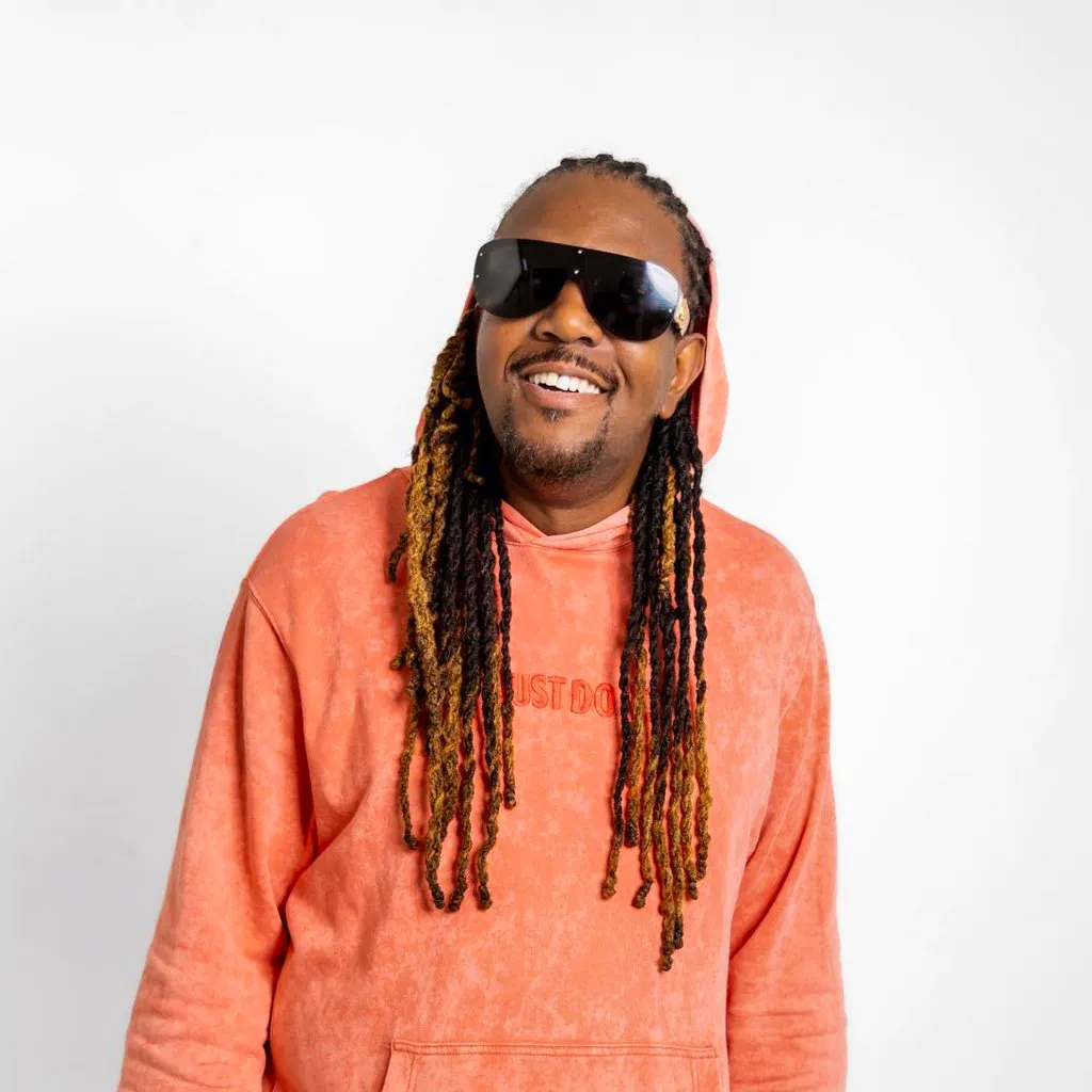 Footprints at THE MCR LOUNGE