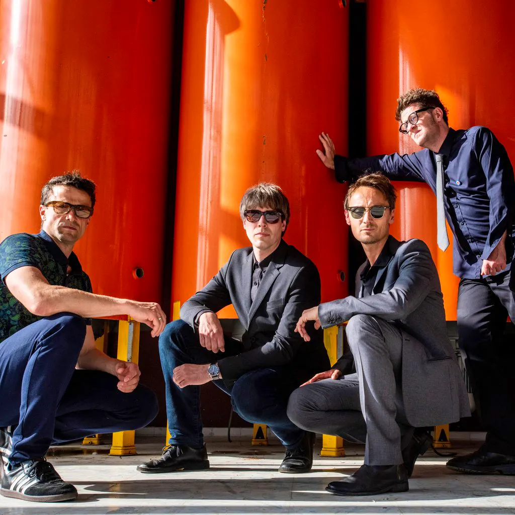 Mansfield + Sunwheel at Mr Shaws House