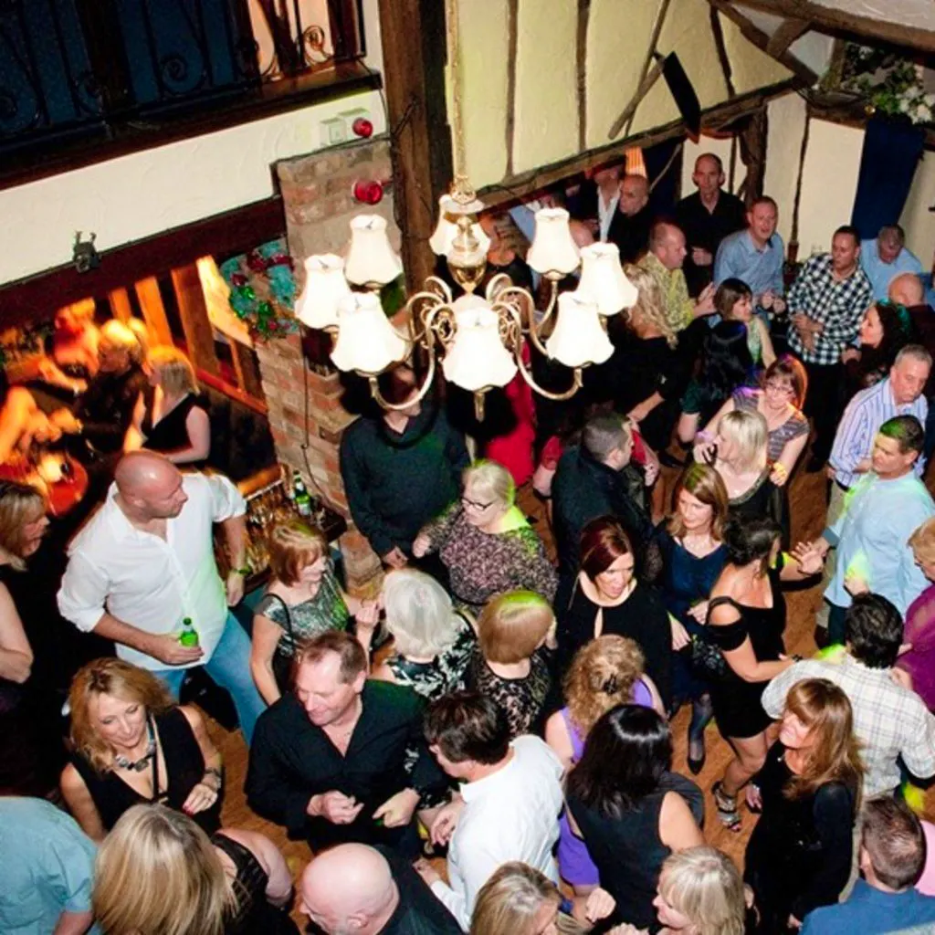 ASCOT,BERKS. Over 30s-60s+ Party for Singles&Couples- FRI 28 AUG at Royal Ascot Golf Club