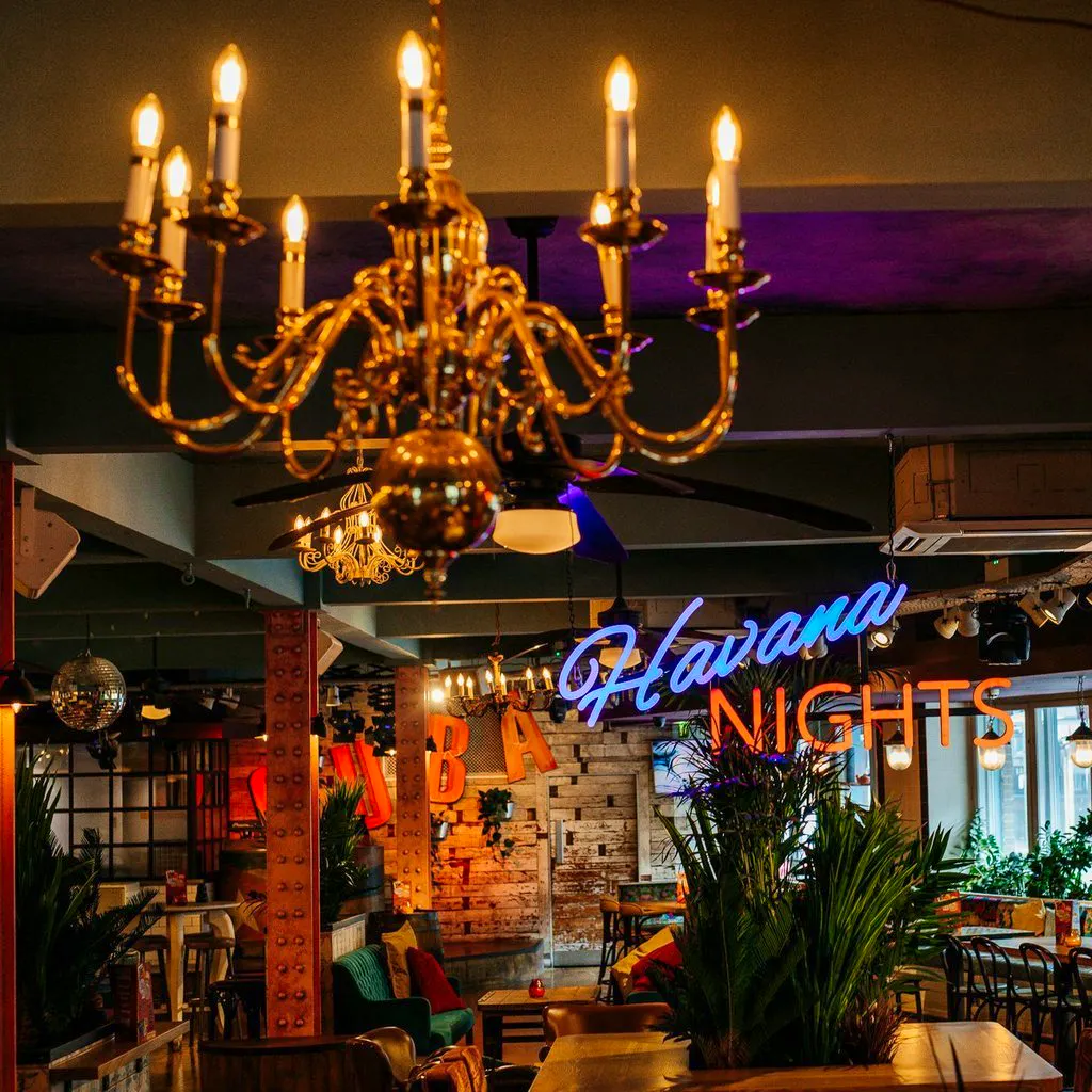 Good times - old school at Revolucion De Cuba