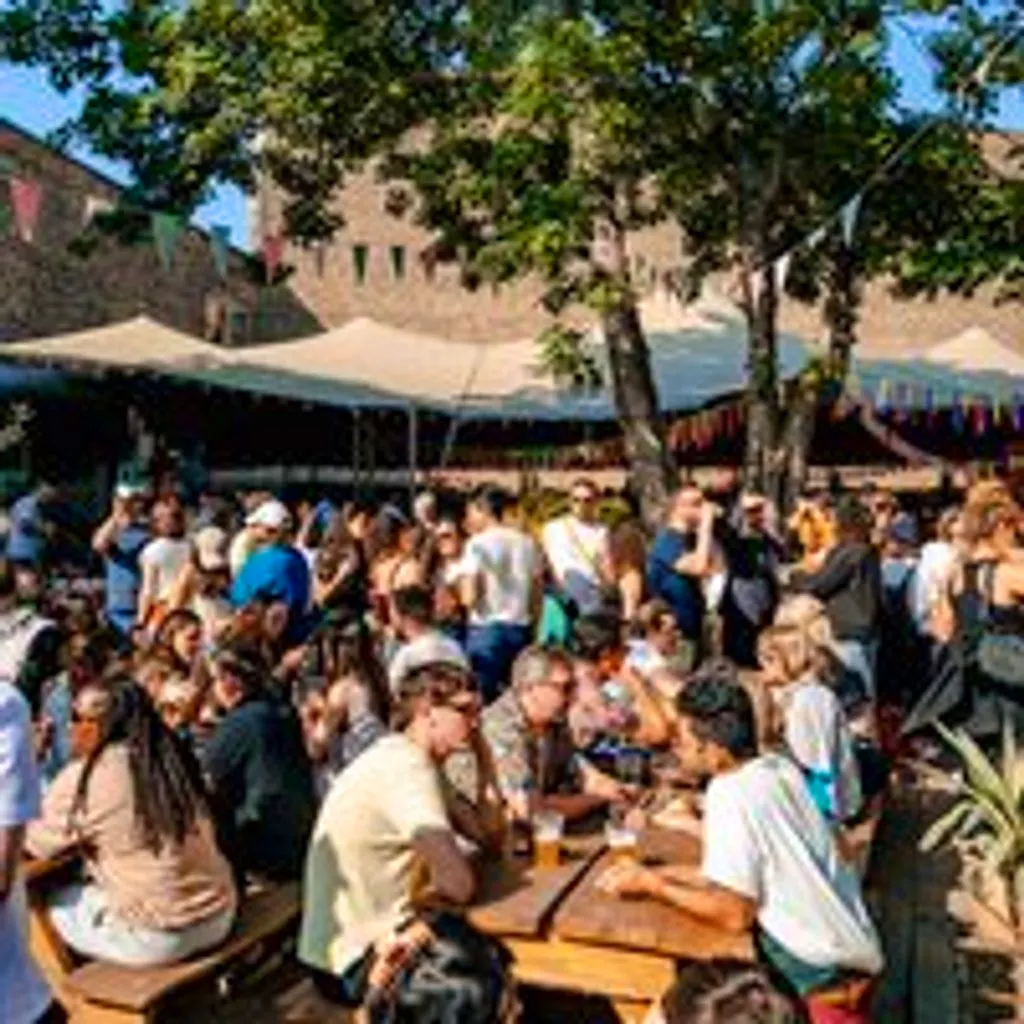 Outdoor World Cup Screening: England vs Ghana at Fox And Firkin
